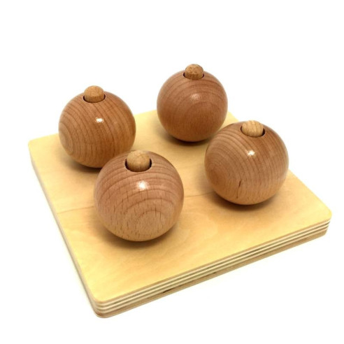 Boules en hêtre sur tiges Montessori