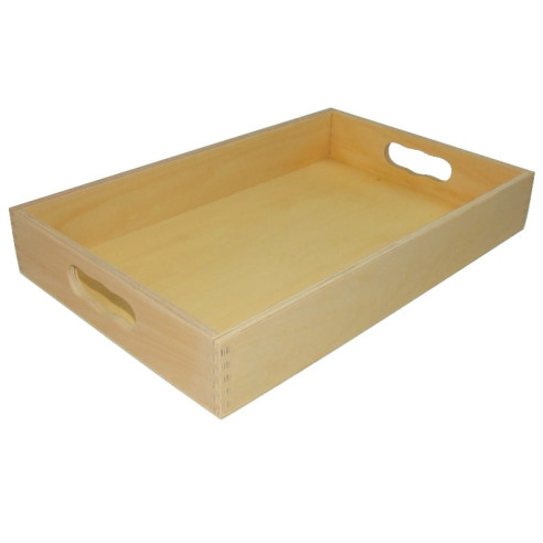 Grand plateau en bois de dimensions 45 x 29 x 7 cm pour la vie pratique Montessori, vu de trois quarts.